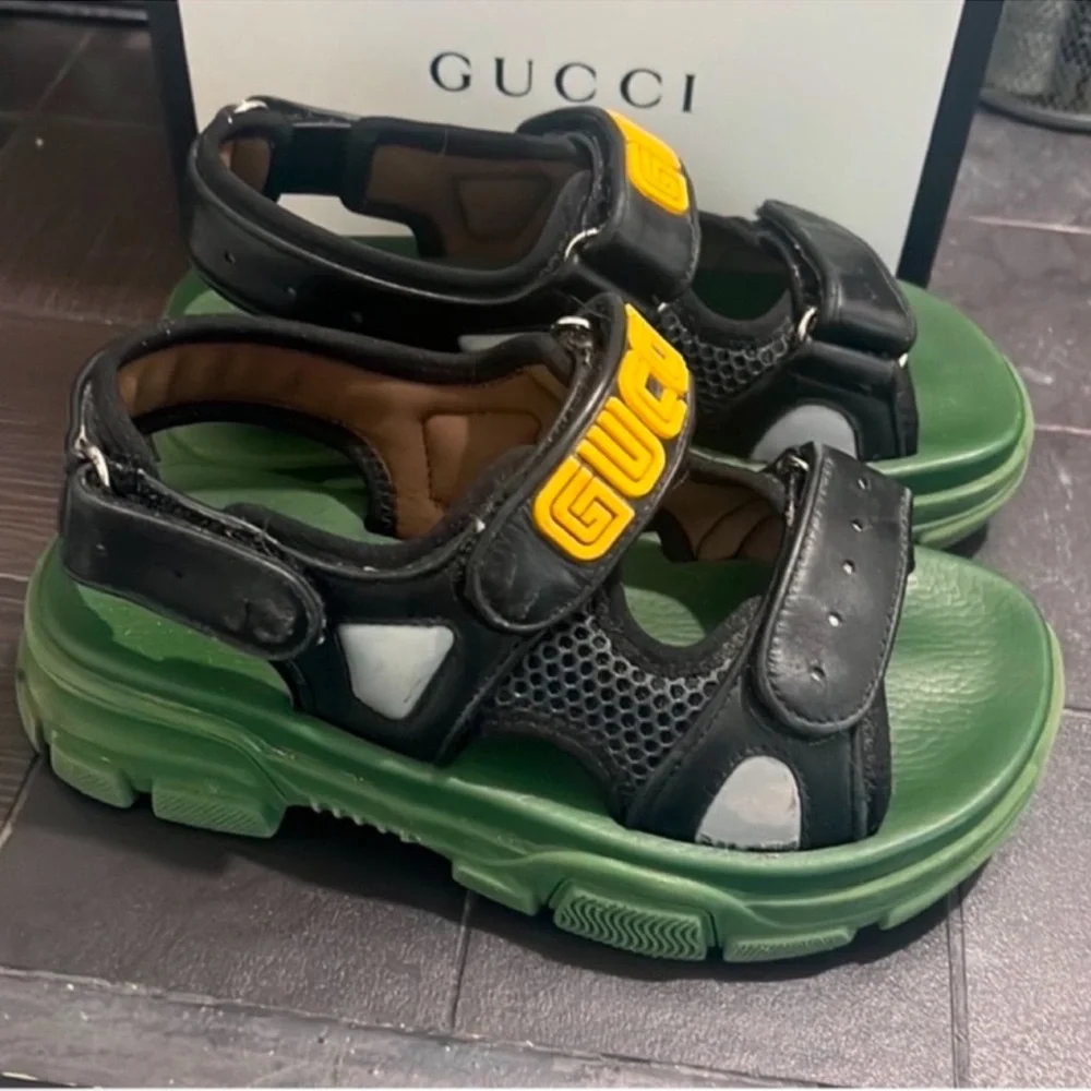 Authentic Gucci luxury designer kids signature boys leather sandals sz 13 Euro31